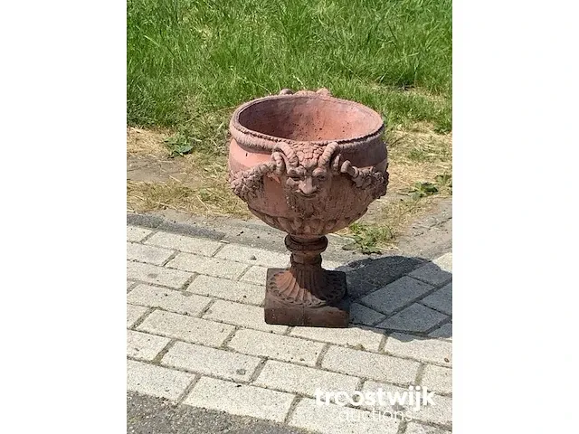 Massief stenen franse plantenbak - afbeelding 2 van  3