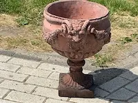 Massief stenen franse plantenbak - afbeelding 2 van  3