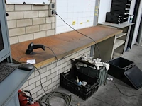 Massief werkblad met 3 wandbeugels. afmeting 230 x 60 cm. dikte 40 mm. - afbeelding 1 van  2