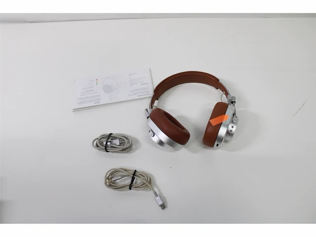 Master & dynamic mh40 hifi overear bluetooth headphones (zilver / bruin) - afbeelding 5 van  6