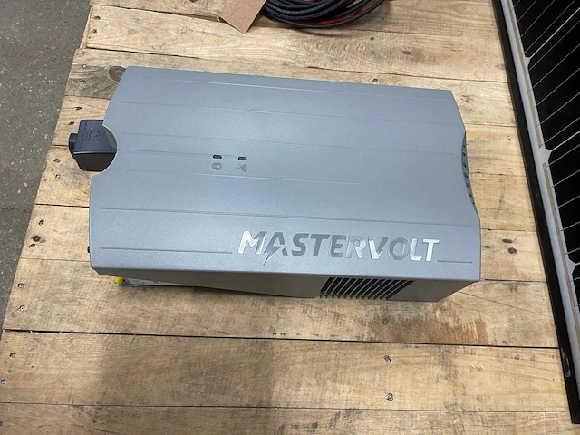 Mastervolt - soladin 1500 web - gebruikte 1.5k omvormer (10x) - afbeelding 2 van  3