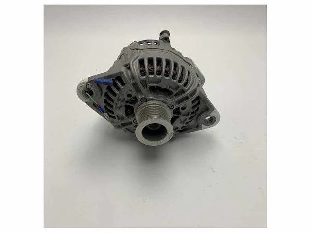Mastervolt alpha compact alternator 28v 110 amp - 46228110 - afbeelding 3 van  6