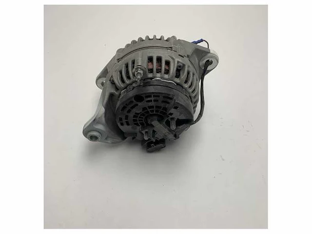 Mastervolt alpha compact alternator 28v 110 amp - 46228110 - afbeelding 4 van  6