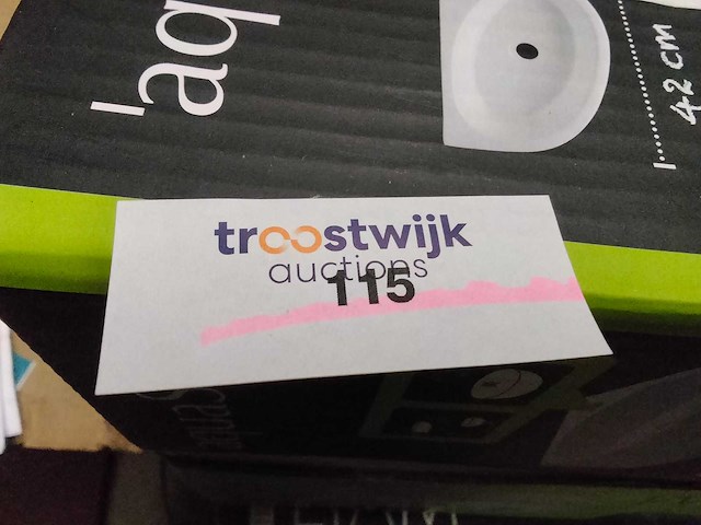 Mat zwarte designradiator. - afbeelding 4 van  4