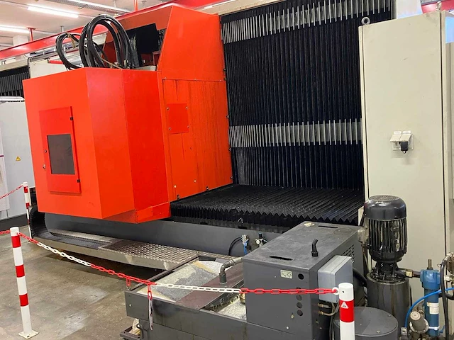 Matec 30 hv machining center with nc swivel head - afbeelding 3 van  10