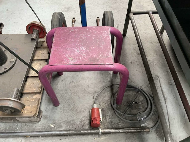 Materiaal tafel - afbeelding 2 van  2