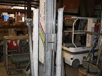 Materiaallift alplift, met vierdelige mast, max belasting 300 kg. let op! hefvorken ontbreken. - afbeelding 3 van  3
