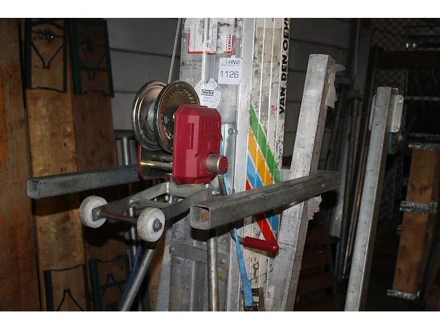 Materiaallift alplift, met vierdelige mast, max belasting 300 kg. - afbeelding 1 van  3
