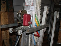 Materiaallift alplift, met vierdelige mast, max belasting 300 kg. - afbeelding 1 van  3
