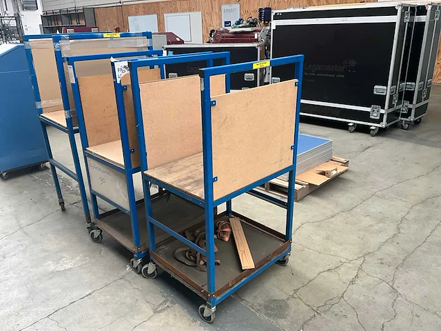Materiaalwagen (3x) - afbeelding 2 van  4