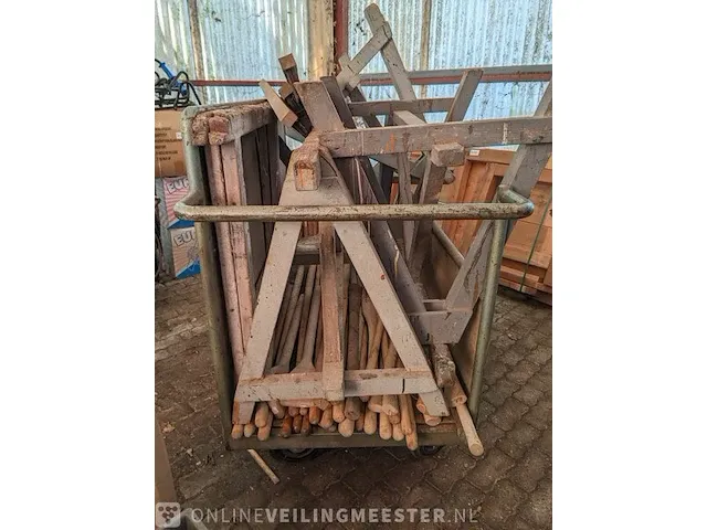 Materiaalwagen met inhoud - afbeelding 2 van  8