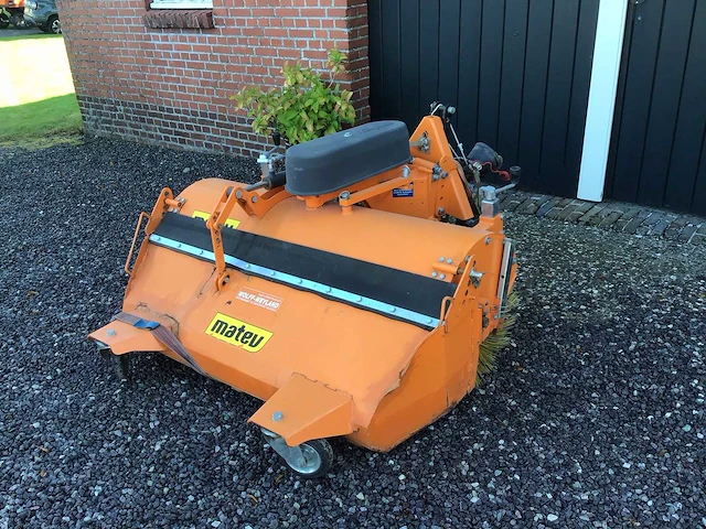 Matev - 2013 - swe m14-45 - straatveegmachine - afbeelding 1 van  15