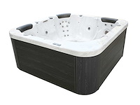 Mawialux 5-persoons buitenspa met bluetooth (plug and play 1x 220v stekker) - afbeelding 1 van  7