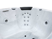 Mawialux 5-persoons buitenspa met bluetooth (plug and play 1x 220v stekker) - afbeelding 4 van  7