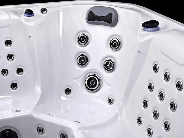 Mawialux 8-persoons buitenspa met balboa en wifi en 112 massagejets - afbeelding 19 van  25