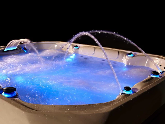 Mawialux 8-persoons buitenspa met balboa en wifi en 112 massagejets - afbeelding 25 van  25