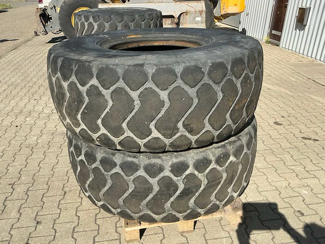 Maxam 3x / michelin 1x ms301 banden shovel - wiellader - afbeelding 2 van  14