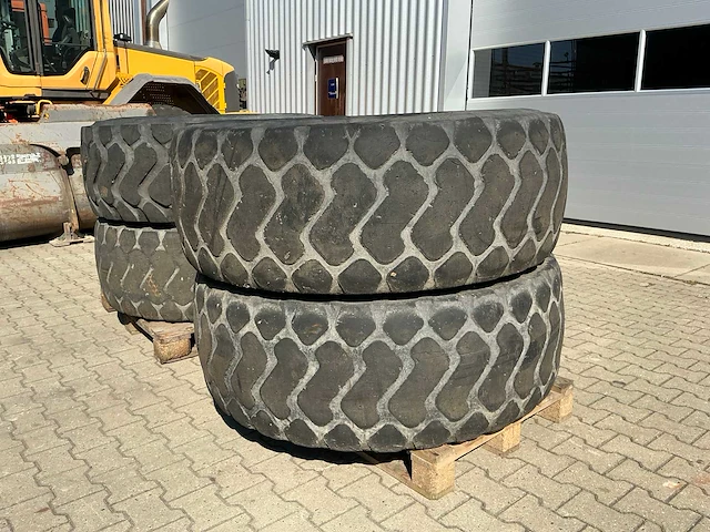Maxam 3x / michelin 1x ms301 banden shovel - wiellader - afbeelding 6 van  14