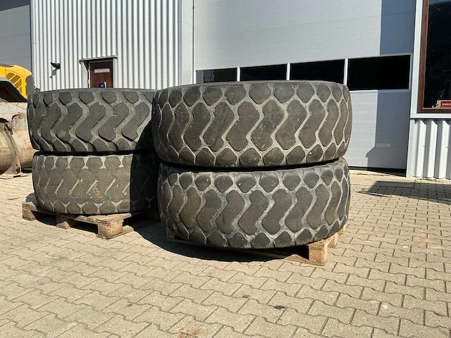 Maxam 3x / michelin 1x ms301 banden shovel - wiellader - afbeelding 1 van  14