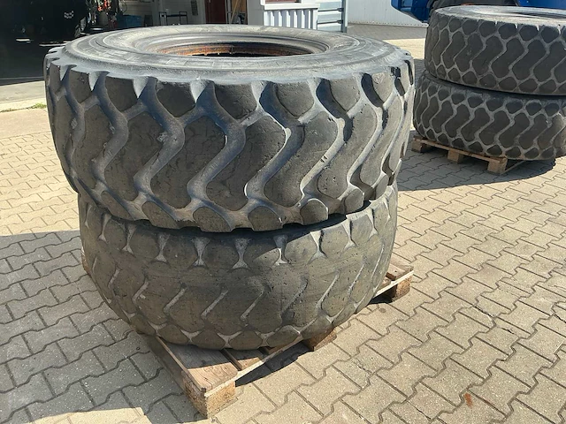 Maxam 3x / michelin 1x ms301 banden shovel - wiellader - afbeelding 8 van  14