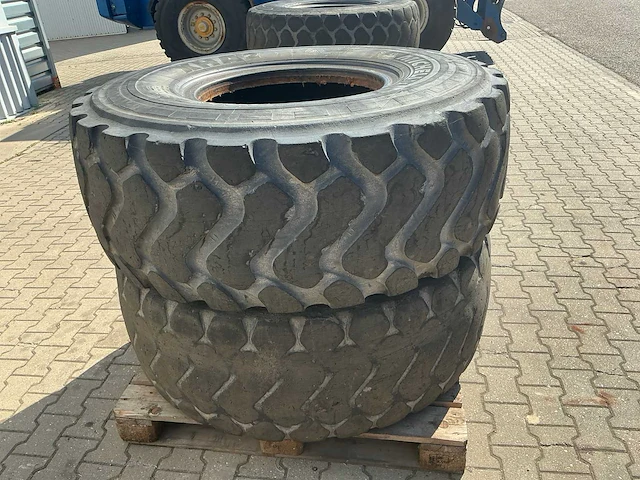 Maxam 3x / michelin 1x ms301 banden shovel - wiellader - afbeelding 9 van  14