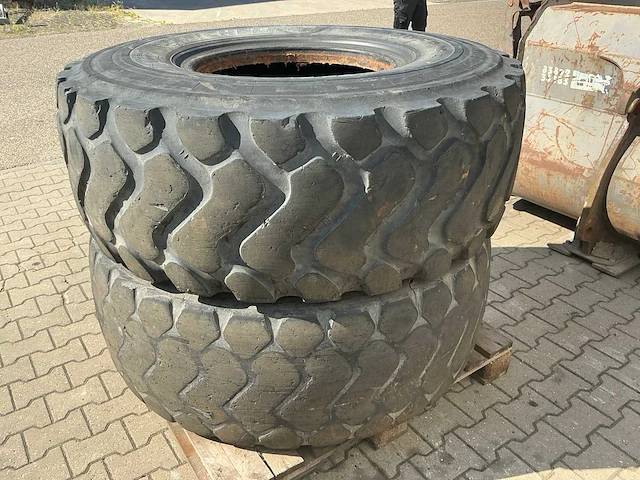 Maxam 3x / michelin 1x ms301 banden shovel - wiellader - afbeelding 11 van  14
