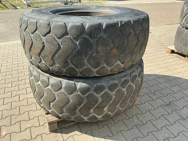 Maxam 3x / michelin 1x ms301 banden shovel - wiellader - afbeelding 14 van  14