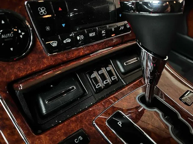 Maybach 62 5.5 v12 550pk 2006 -youngtimer- - afbeelding 31 van  96