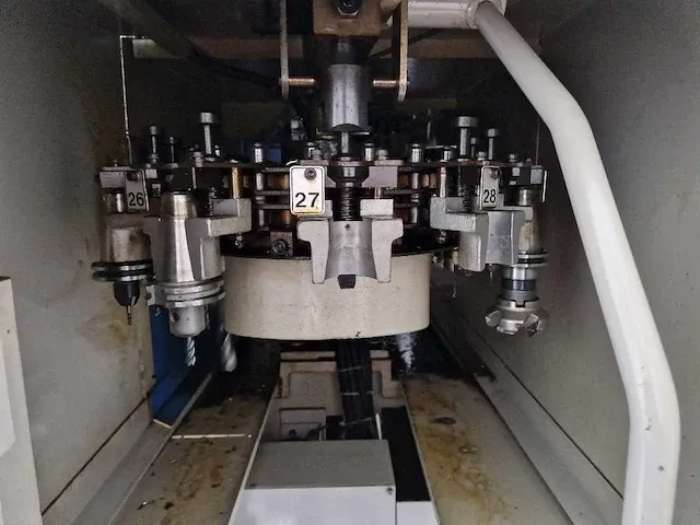 Mazak - ajv 32 604 n - cnc-freesmachine - afbeelding 7 van  10
