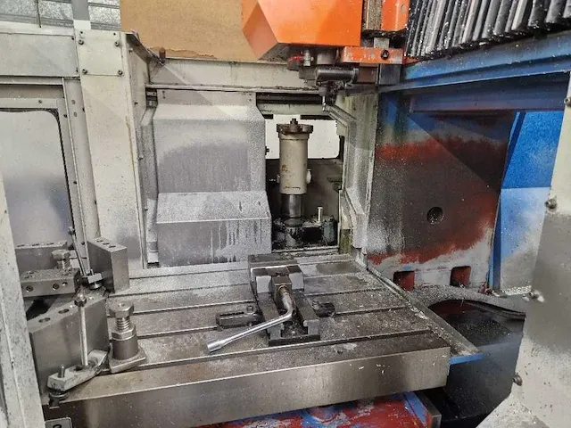 Mazak - ajv 32 604 n - cnc-freesmachine - afbeelding 8 van  10
