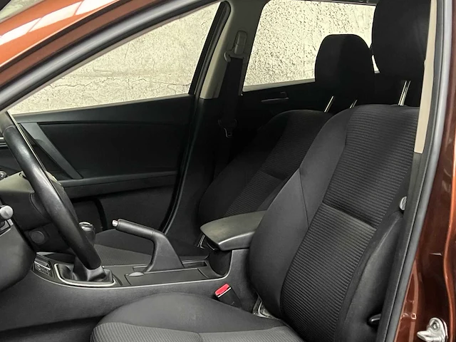 Mazda 3 1.6 navigator 105pk 2011, 51-snn-1 - afbeelding 26 van  43