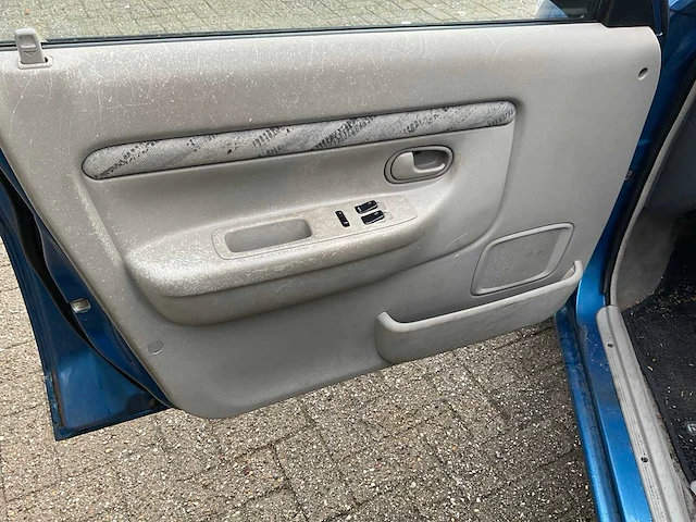 Mazda demio 79-dn-pb - afbeelding 18 van  34