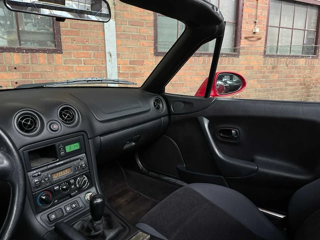 Mazda mx-5 1.6i 110pk 1999, 40-sf-xj youngtimer - afbeelding 9 van  29