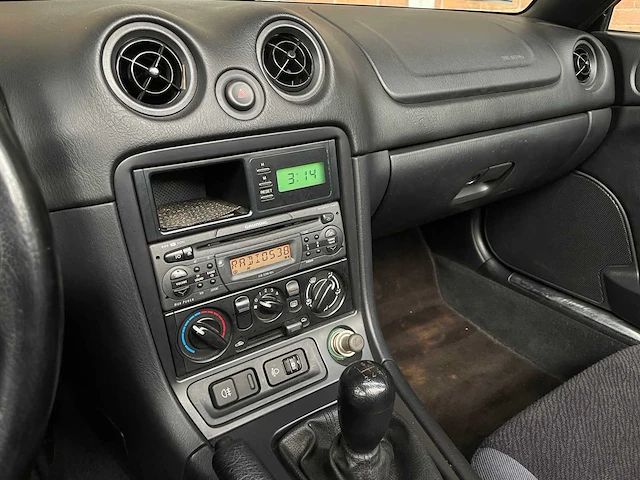 Mazda mx-5 1.6i 110pk 1999, 40-sf-xj youngtimer - afbeelding 15 van  29