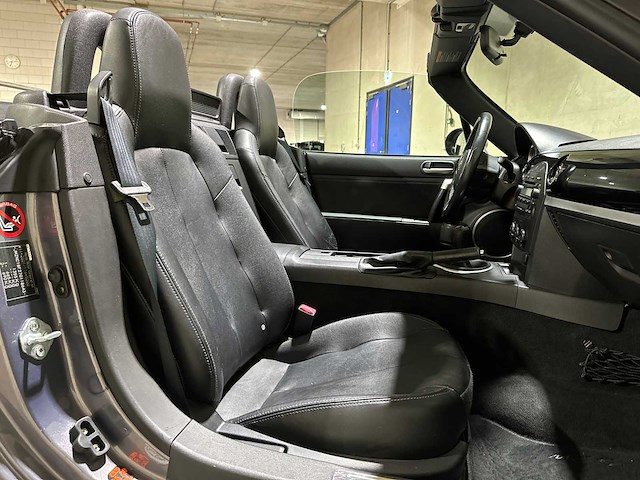 Mazda mx-5 2.0 s-vt touring 160pk 2006, jh-652-t youngtimer - afbeelding 26 van  34
