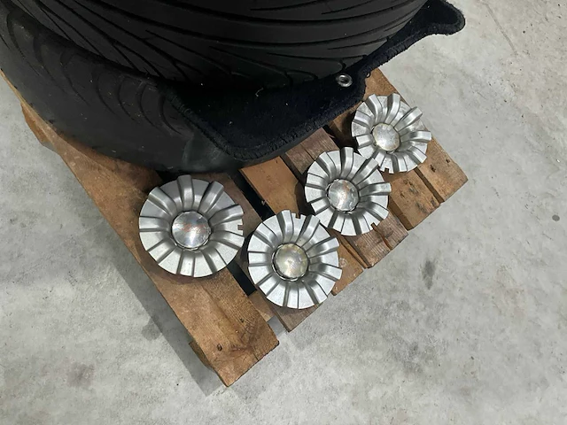 Mazda rx-7 fd 17” autoband met velg (4x) - afbeelding 3 van  5