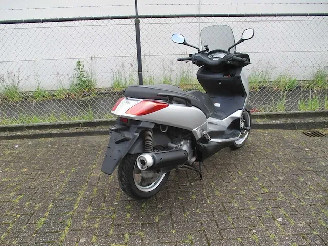 Mbk yamaha yp - motorscooter - 125 r - motorfiets - afbeelding 9 van  11