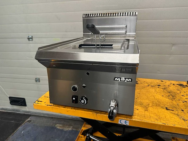 Mbm gf465 friteuse - afbeelding 1 van  4