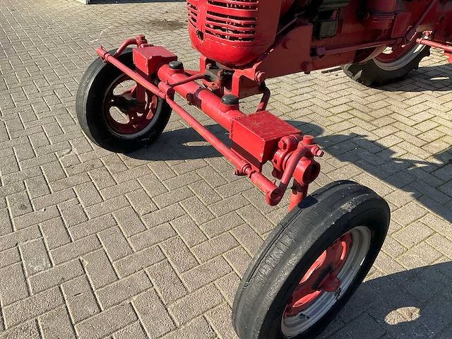 Mc cormick international super sfc oldtimer tractor - afbeelding 3 van  11