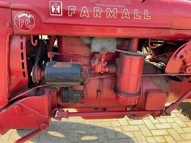 Mc cormick international super sfc oldtimer tractor - afbeelding 11 van  11