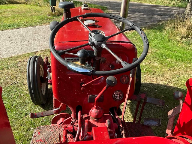 Mccormick d-432 oldtimer tractor - afbeelding 5 van  25