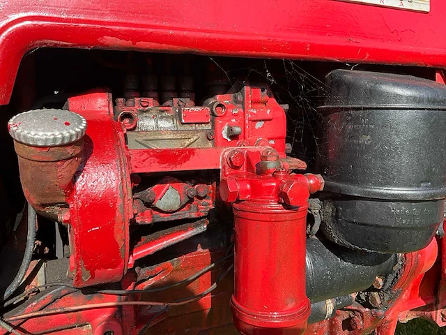 Mccormick d-432 oldtimer tractor - afbeelding 9 van  25