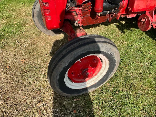 Mccormick d-432 oldtimer tractor - afbeelding 11 van  25