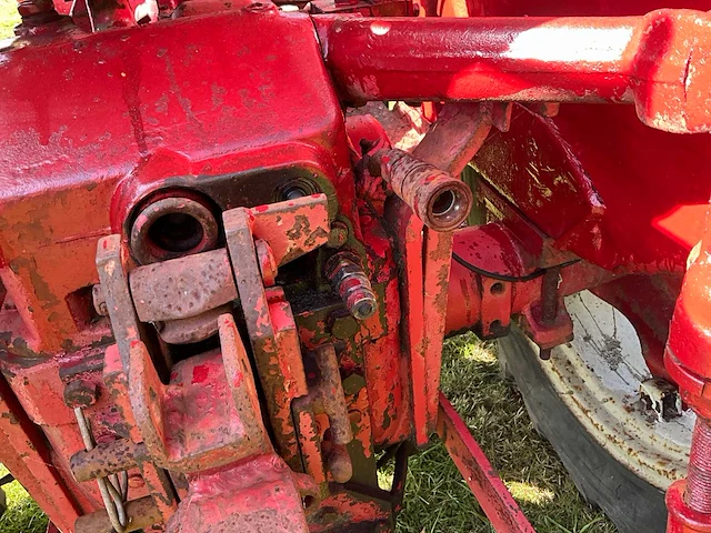 Mccormick d-432 oldtimer tractor - afbeelding 18 van  25