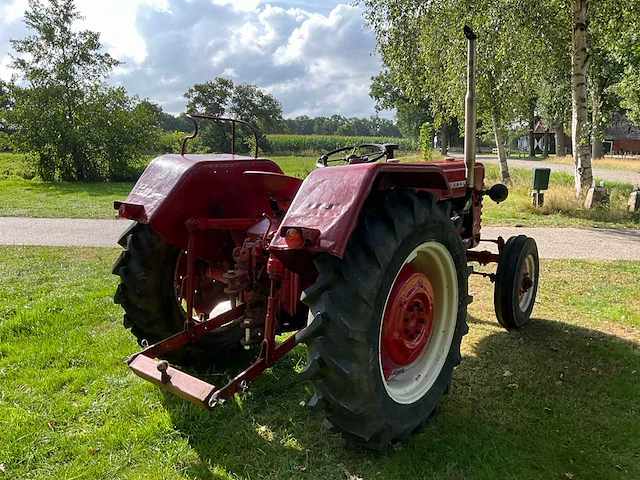Mccormick d-432 oldtimer tractor - afbeelding 24 van  25
