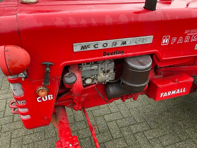 Mccormick d-436 oldtimer tractor - afbeelding 2 van  17