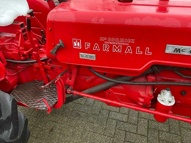 Mccormick d-436 oldtimer tractor - afbeelding 4 van  17