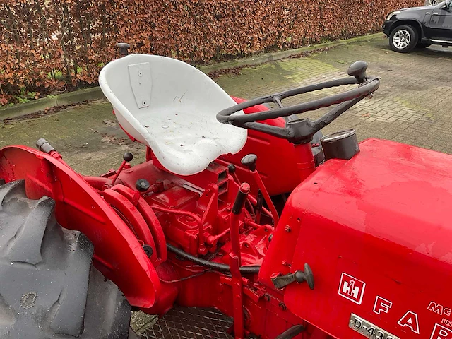 Mccormick d-436 oldtimer tractor - afbeelding 5 van  17