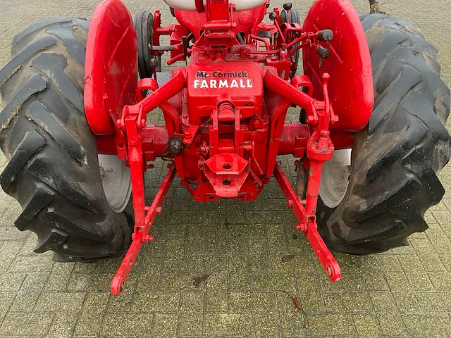 Mccormick d-436 oldtimer tractor - afbeelding 6 van  17