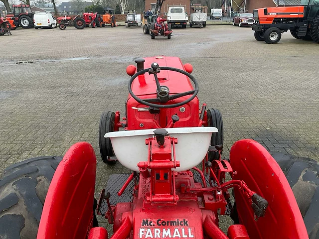 Mccormick d-436 oldtimer tractor - afbeelding 7 van  17
